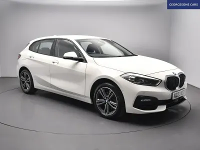 Używany BMW 118 Sport Line 140 KM (102 kW) 2023 Biały Hatchback