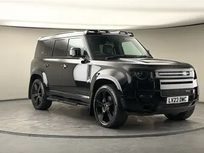 Usado Land Rover Defender HSE Dynamic 300 HP (220 kW) 2022 Preto SUV