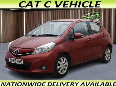 Begagnad Toyota Yaris 90 HK (66 kW) 2012 Orange Halvkombi