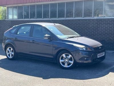 Begagnad Ford Focus Zetec 100 HK (73 kW) 2009 Grå Halvkombi