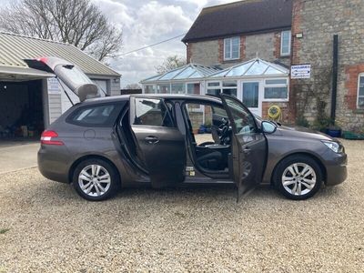 used Peugeot 308 1.2 AUTOMATIC Pure Tech Estate.