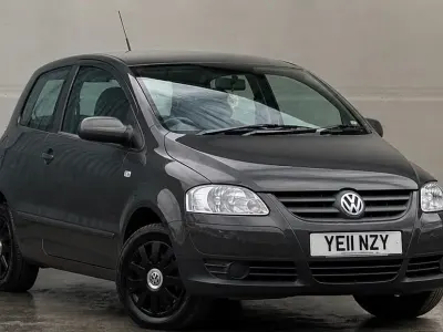 Begagnad VW Fox 60 HK (44 kW) 2011 Grå Halvkombi