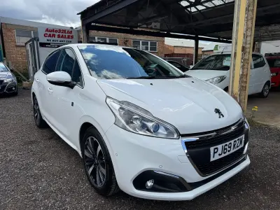 Used Peugeot 208 S 82 HP (60 kW) 2019 White Hatchback