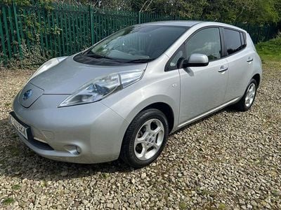 Begagnad Nissan Leaf 80 kW (109 HK) 2012 Silver Halvkombi