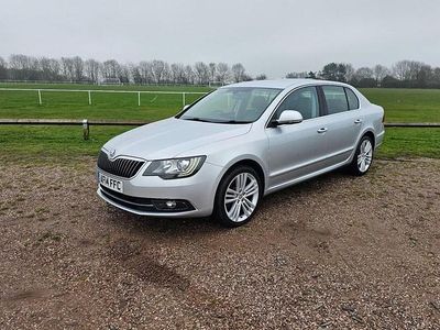 Silver Used 2014 Skoda Superb Elegance Hatchback | £6,495 (Fair price)