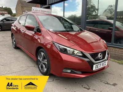 Used Nissan Leaf N-Connecta 110 kW (150 HP) 2022 Red Hatchback