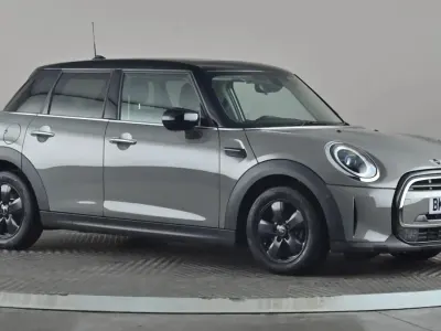 Begagnad Mini Cooper Comfort 136 HK (100 kW) 2022 Grå Halvkombi