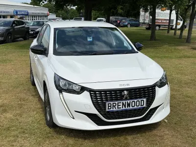 Used Peugeot 208 Active Premium 75 HP (55 kW) 2022 White Hatchback