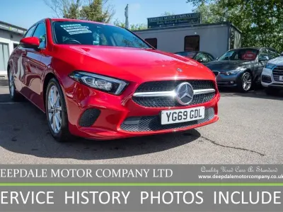 Begagnad Mercedes A180 Executive 134 HK (98 kW) 2019 Röd Halvkombi