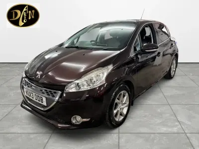 Used Peugeot 208 Allure 68 HP (50 kW) 2013 Red Hatchback