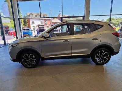 Usado MG ZS 111 HP (81 kW) 2022 Prateado SUV