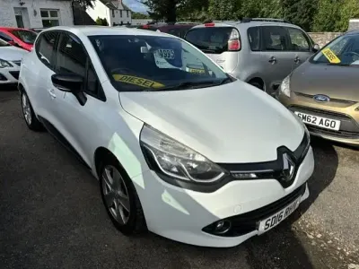 Used Renault Clio Dynamique 90 HP (66 kW) 2016 White Hatchback