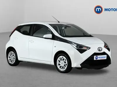 Used Toyota Aygo X-play 72 HP (52 kW) 2021 White Hatchback