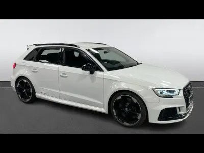 Begagnad Audi RS3 Performance 400 HK (294 kW) 2018 Vit Sedan