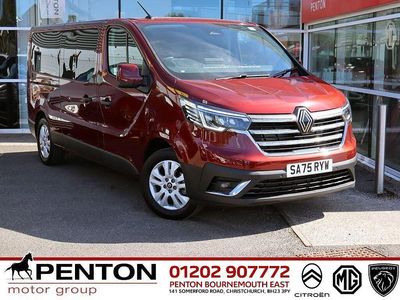 Usado Renault Trafic 170 HP (125 kW) 2025 Vermelho Monovolume