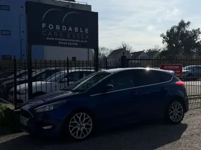 Begagnad Ford Focus Zetec 120 HK (88 kW) 2016 Blå Halvkombi