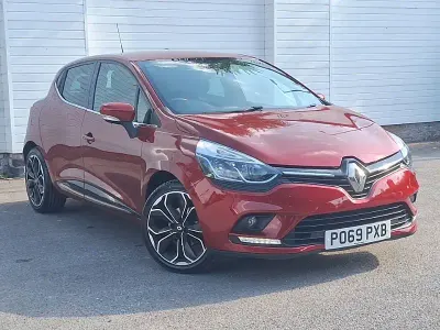 Used Renault Clio Iconic 90 HP (66 kW) 2019 Red Hatchback