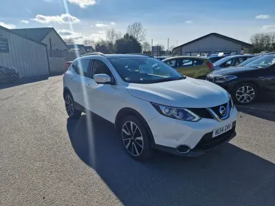 Used Nissan Qashqai Tekna 2014 White SUV