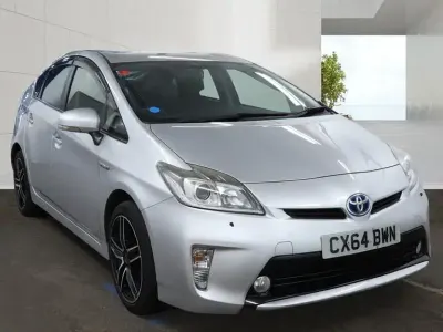 Used Toyota Prius 70 HP (51 kW) 2014 Silver Hatchback