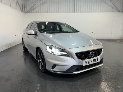 Used Volvo V40 R-Design 122 HP (89 kW) 2017 Silver Hatchback