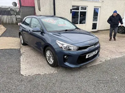 Used Kia Rio 99 HP (72 kW) 2017 Blue Hatchback