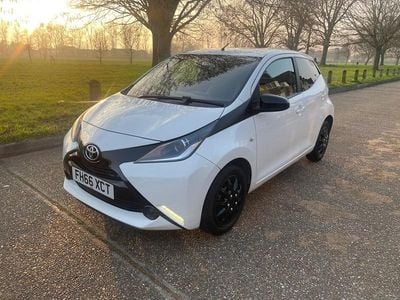 Used Toyota Aygo X-play 69 HP (50 kW) 2017 White Hatchback