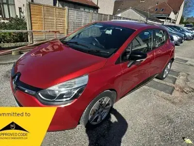 Begagnad Renault Clio IV Dynamique 75 HK (55 kW) 2013 Röd Halvkombi