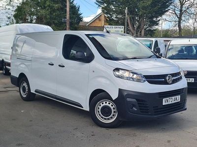 Second-hand Vauxhall Vivaro S 100 CP (73 kW) 2023 Alb Monovolum