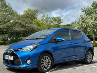 Used Toyota Yaris 90 HP (66 kW) 2016 Blue Hatchback