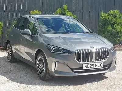 Begagnad BMW 225 Luxury Line 245 HK (180 kW) 2025 Grå