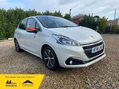 Used Peugeot 208 Roland Garros 110 HP (80 kW) 2016 White Hatchback