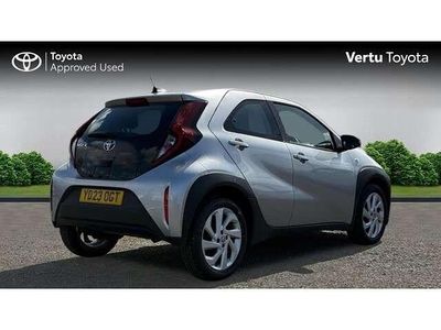 Używany Toyota Aygo X PURE 72 KM (52 kW) 2023 Srebrny SUV