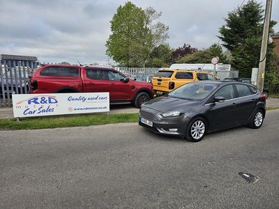Begagnad Ford Focus Titanium 2016 Grå Halvkombi