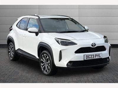 Pure white Used 2023 Toyota Yaris Cross Design SUV | £19,670 (Good price)