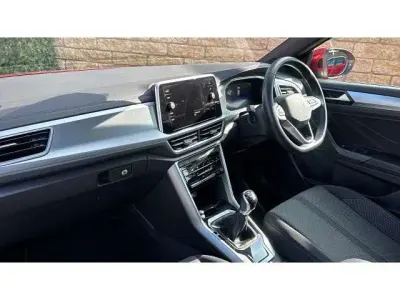 Begagnad VW T-Roc Cabriolet Style 150 HK (110 kW) 2023 Röd Cab