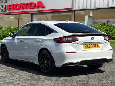 Used Honda Civic Advance 184 HP (135 kW) 2023 White Hatchback