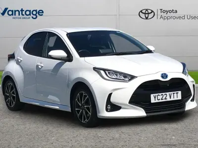 Used Toyota Yaris Design 113 HP (83 kW) 2022 White Hatchback