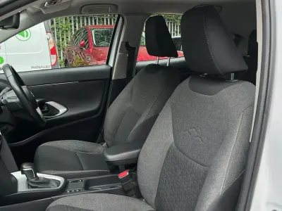 Used Toyota Yaris Hybrid 116 HP (85 kW) 2023 White Estate
