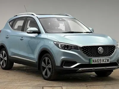 Käytetty MG ZS Exclusive 105 kW (143 HP) 2019 Sininen Katumaasturi