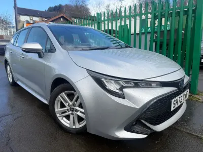 Usado Toyota Corolla 2023 Plateado Familiar