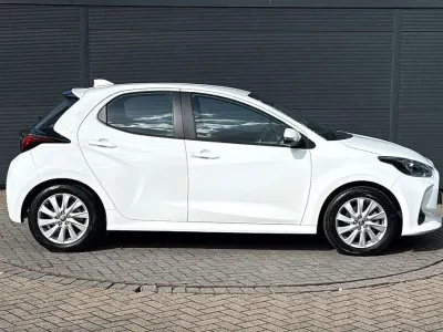 Second-hand Toyota Yaris Hybrid 113 CP (83 kW) 2022 Alb Hatchback