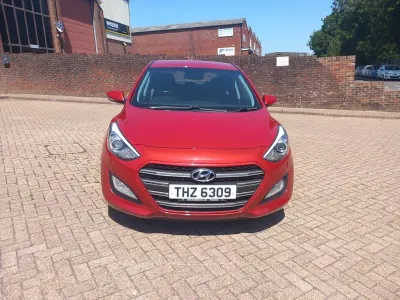Used Hyundai i30 Premium 136 HP (100 kW) 2015 Red Hatchback