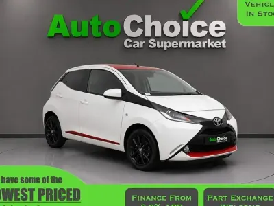 Used Toyota Aygo x-press 68 HP (50 kW) 2018 White Hatchback
