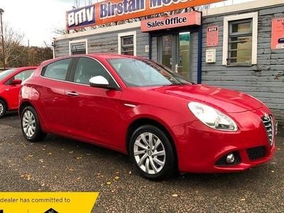 Red Used 2015 Alfa Romeo Giulietta Distinctive Hatchback | £5,295 (Fair price)