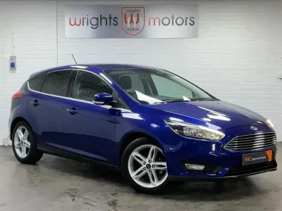 Begagnad Ford Focus Zetec 2017 Blå Halvkombi