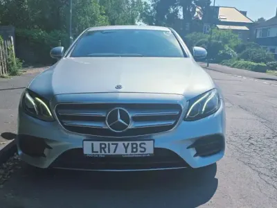 Begagnad Mercedes E220 AMG line 194 HK (142 kW) 2017 Silver Sedan