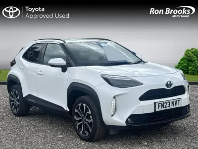 Used Toyota Yaris Design 116 HP (85 kW) 2023 White Hatchback