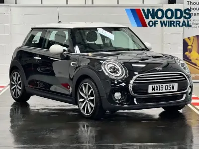 Begagnad Mini Cooper Exclusive 2019 Svart Halvkombi