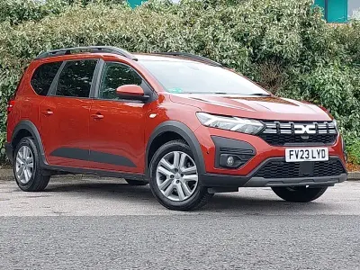 Usado Dacia Jogger Expression 109 HP (80 kW) 2023 Castanho Monovolume