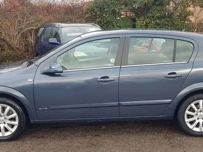 Usado Vauxhall Astra Elite 121 CV (88 kW) 2006 Azul Utilitario